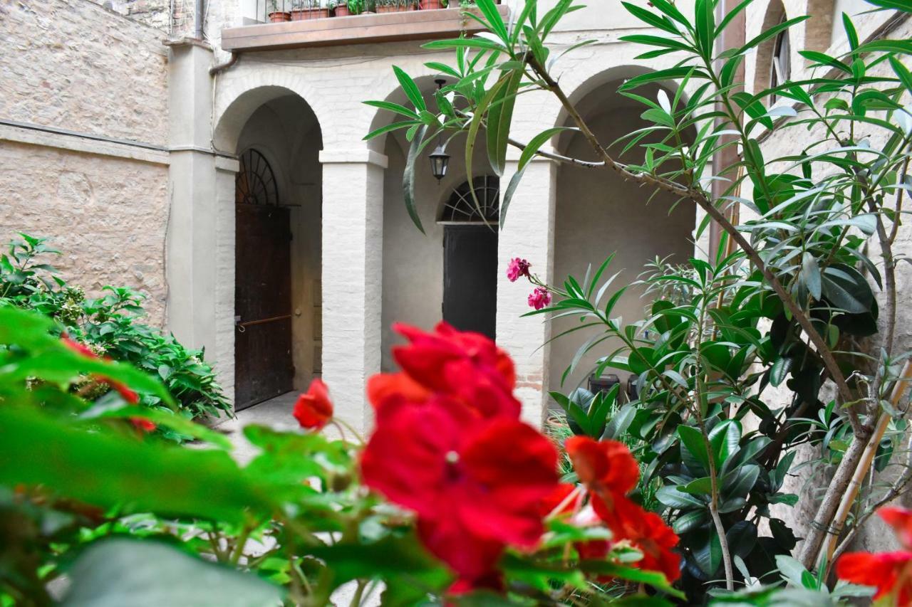 Il Nido Del Canterino Perugia Bagian luar foto